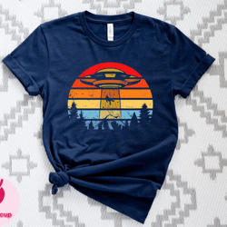 retro alien bigfoot shirt, alien bigfoot shirt, funny bigfoot shirt, sasquatch hiking shirt, retro bigfoot ufo tshirt, u