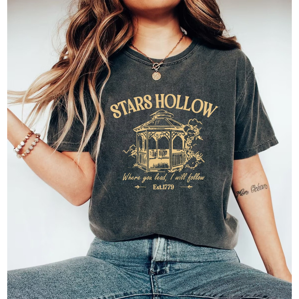 Vintage Stars Hollow Shirt, Gilmore Girls Sweatshirt, Fall Crewneck Sweater, Retro Stars Hollow T Shirt.jpg