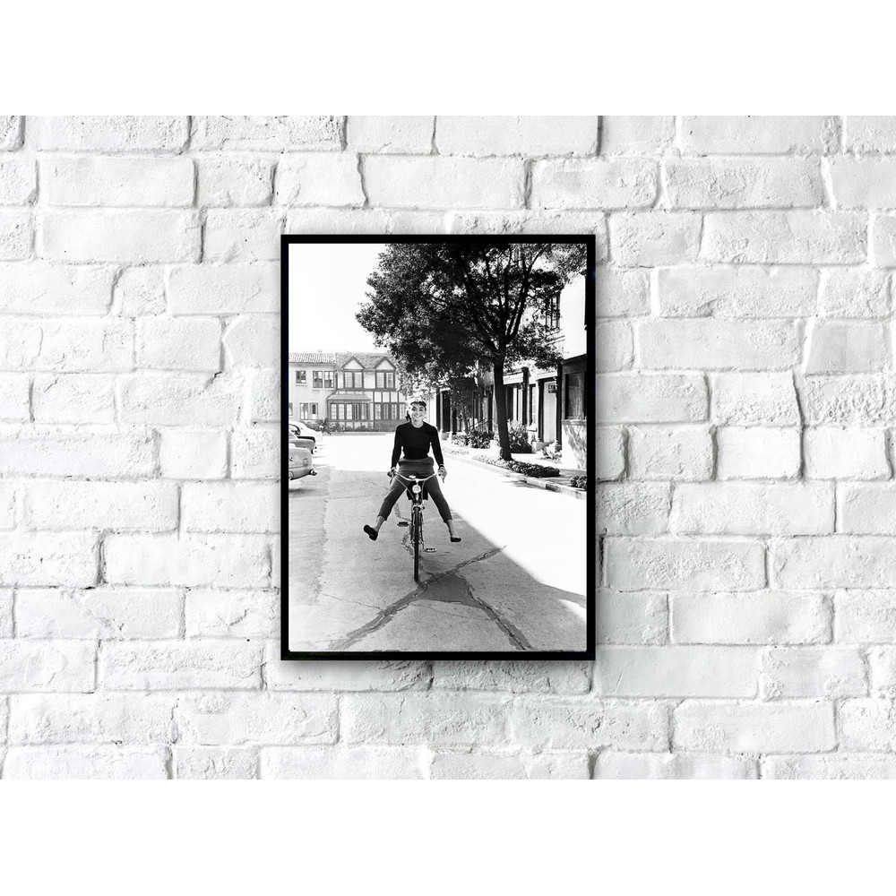Vintage Audrey Hepburn Photo, Audrey Hepburn Black and White Photo, Audrey Hepburn Poster, Vintage Home Decor, Audrey Hepburn Art.jpg