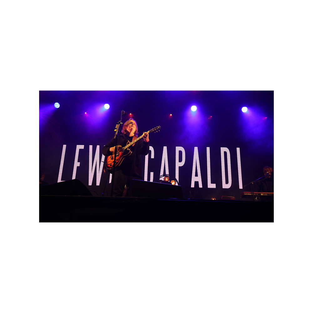 Lewis Capaldi Blue On Stage Long .png