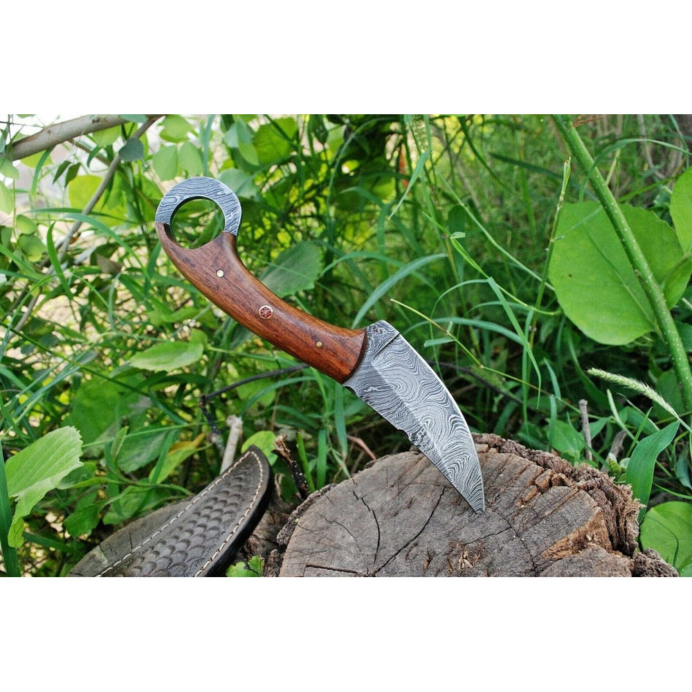 Custom Handmade Damascus Steel Skinning Hunting Knife With Premium Leather Sheath 2