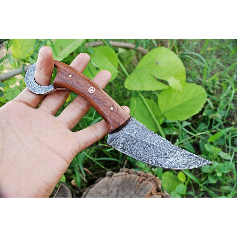 Custom Handmade Damascus Steel Skinning Hunting Knife With Premium Leather Sheath 0