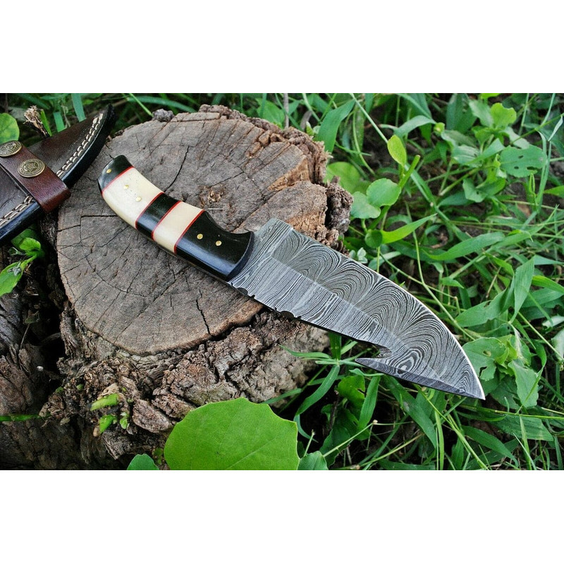 Custom Handmade Damascus Steel Guthook Hunting Knife With Leather Sheath 1