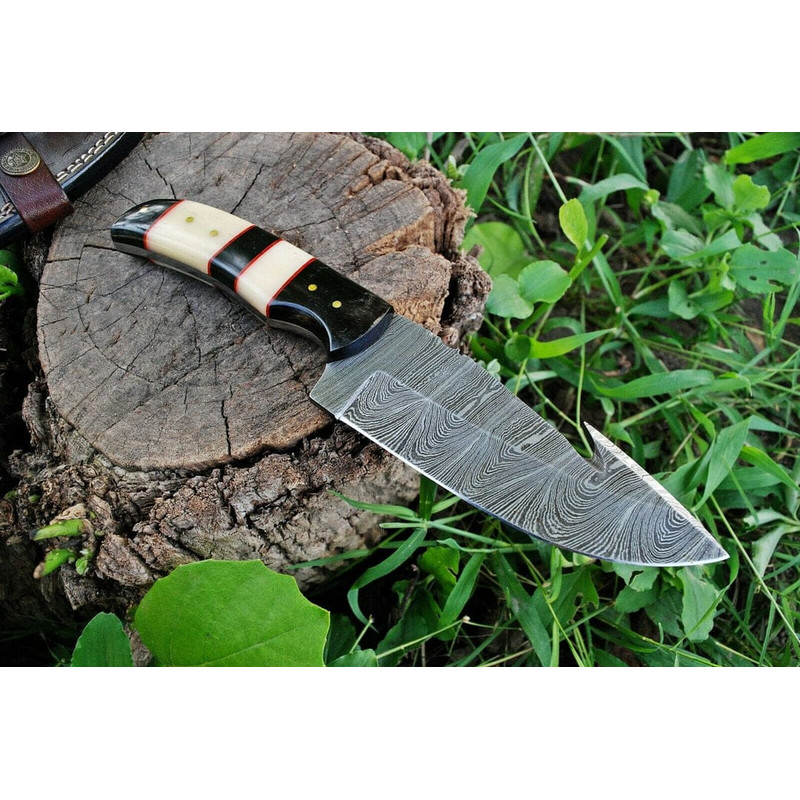 Custom Handmade Damascus Steel Guthook Hunting Knife With Leather Sheath 2