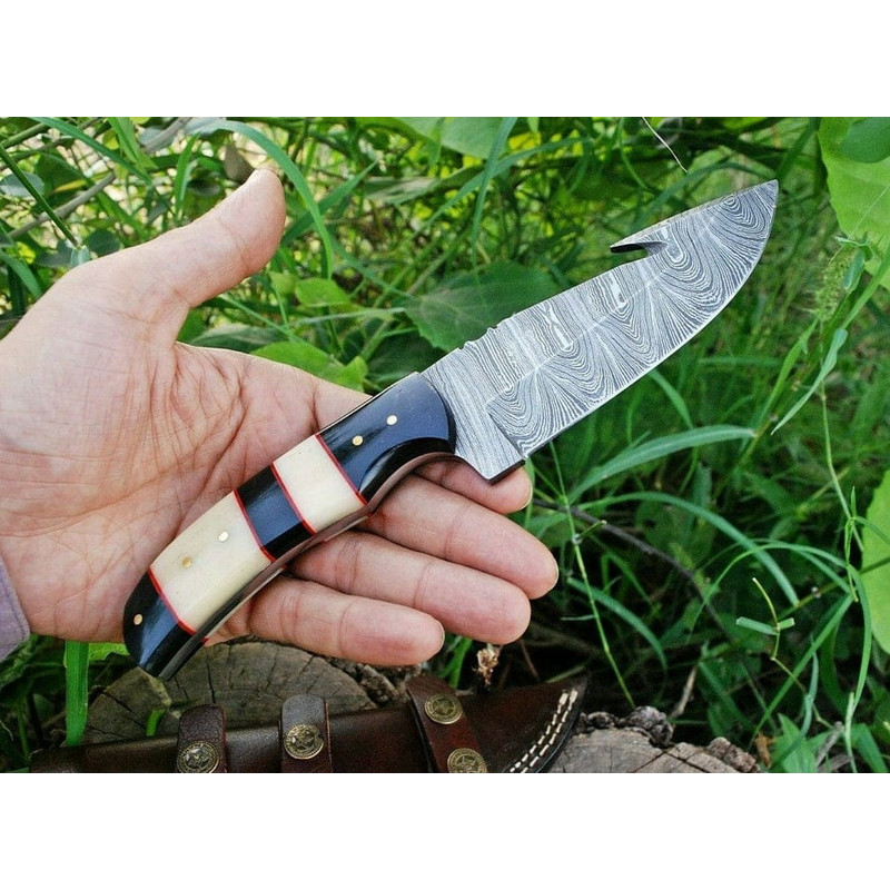 Custom Handmade Damascus Steel Guthook Hunting Knife With Leather Sheath 4