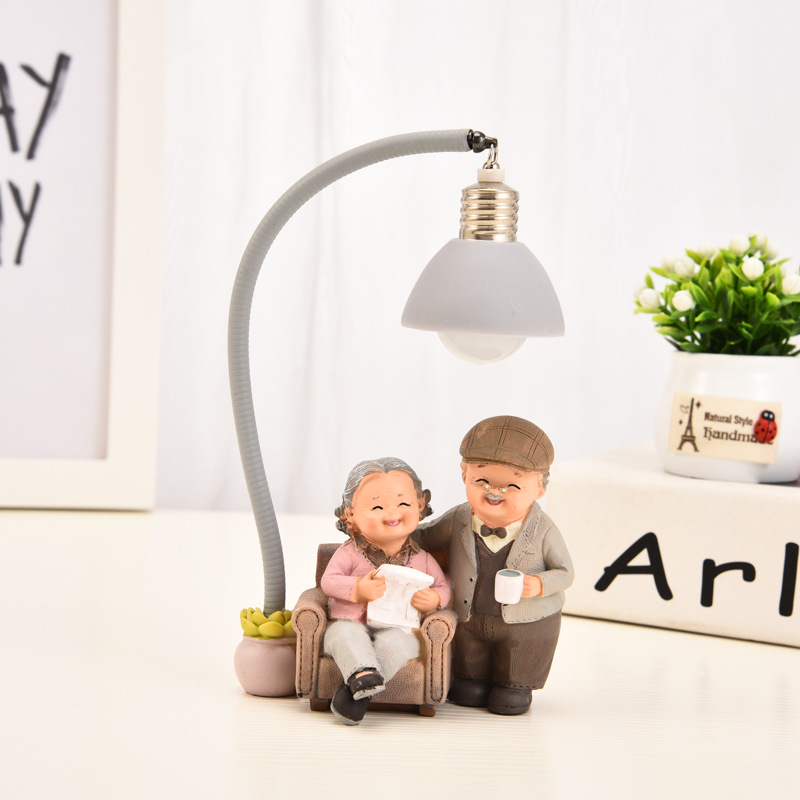 Creative Sweety Lovers Couple Ornaments, Grandparents Model Ornament, Modern Home Decoration Table Gift for Office