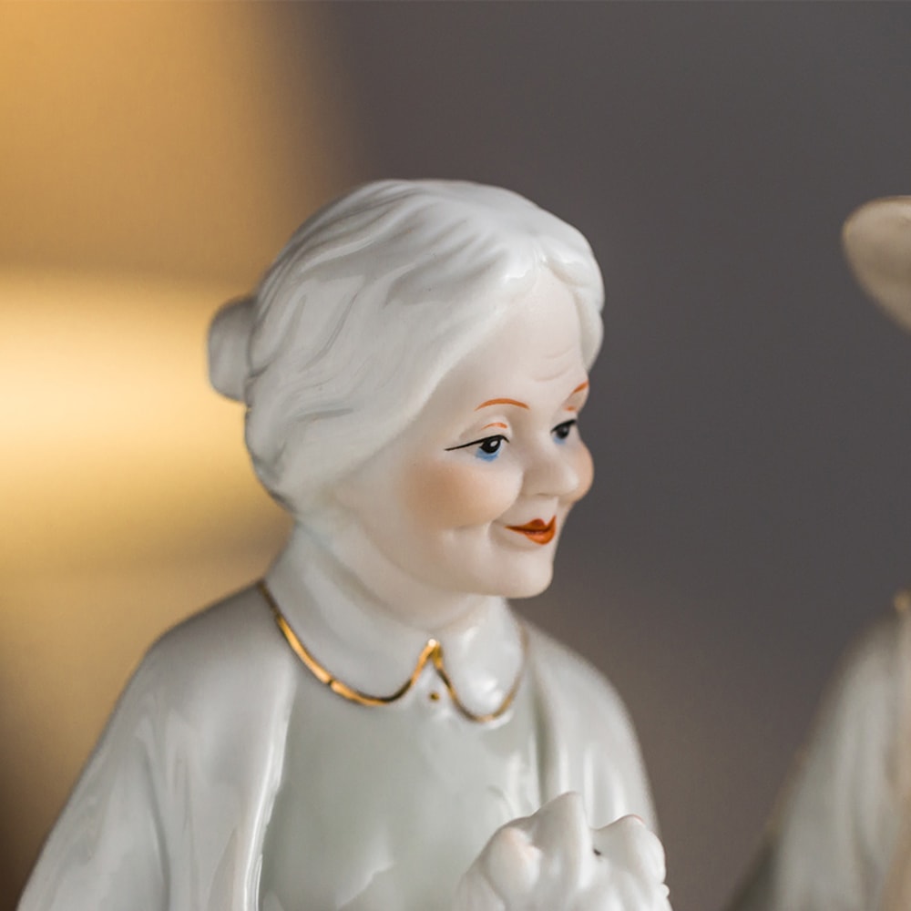 European Ceramic Old Man And Old Lady Figurines, Home Office Decor Crafts, Parents Old Couples Gold Wedding Gifts