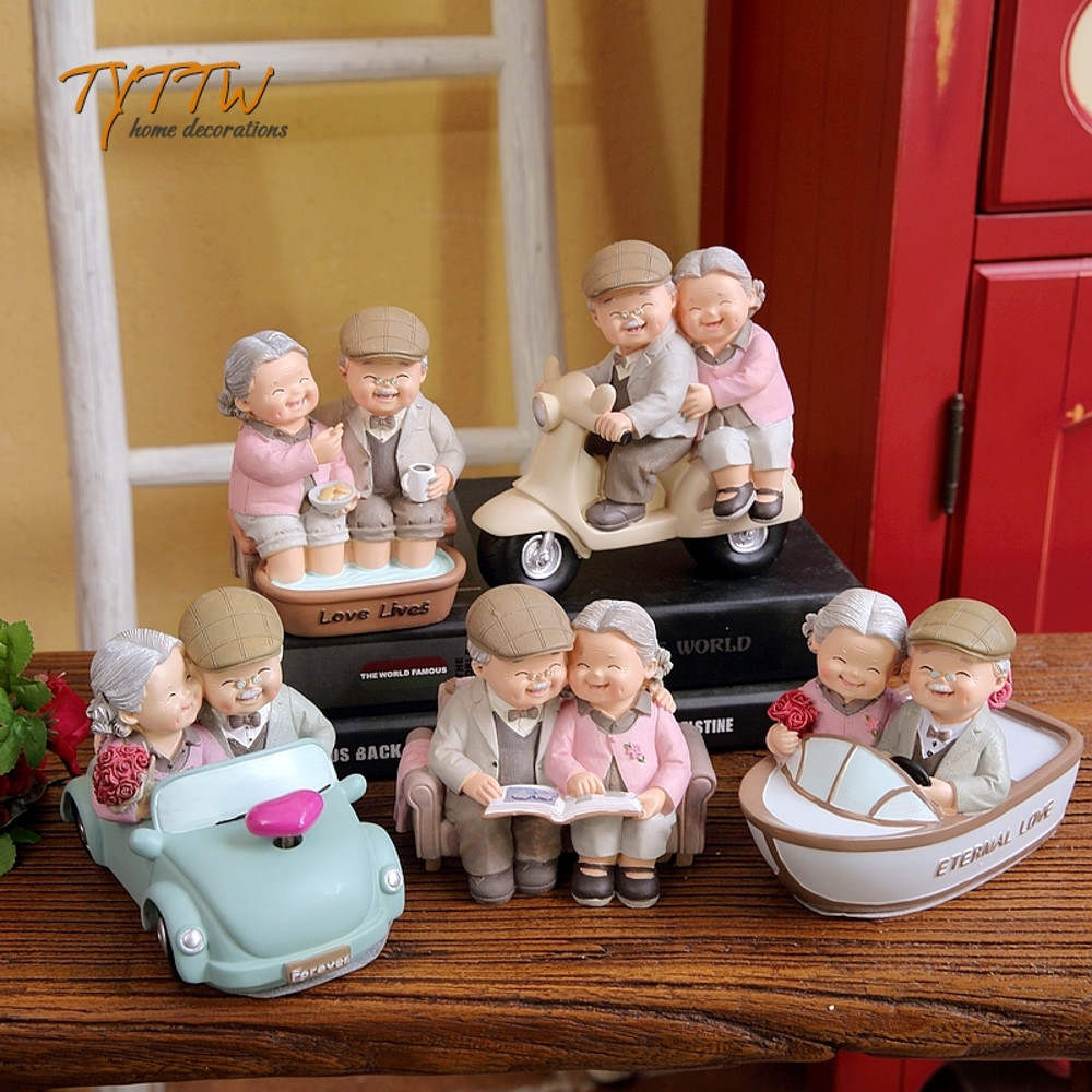 Resin Happy Old Couple Home Decor, Old Father and Mother Figurine, Grand Parents Wedding Anniversary Gifts