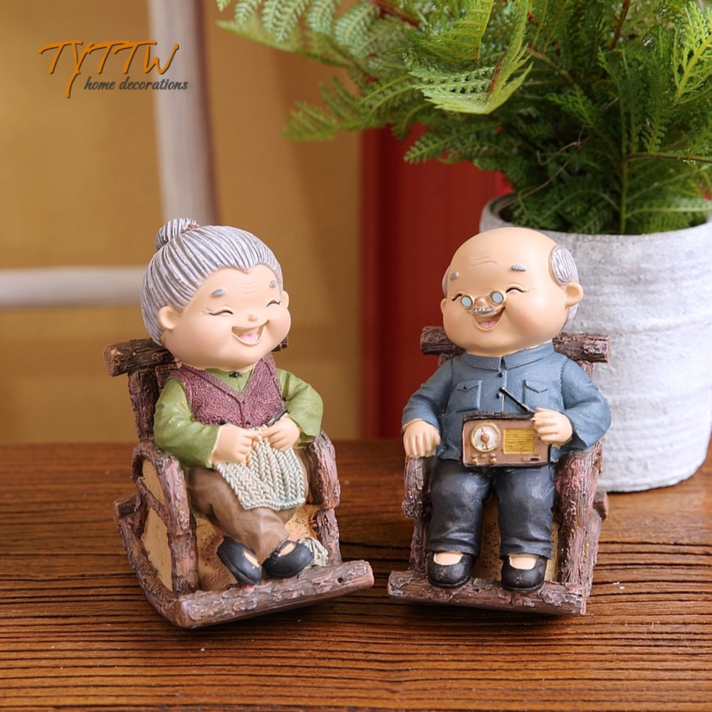 Resin Happy Old Couple Home Decor, Old Father and Mother Figurine, Grand Parents Wedding Anniversary Gifts
