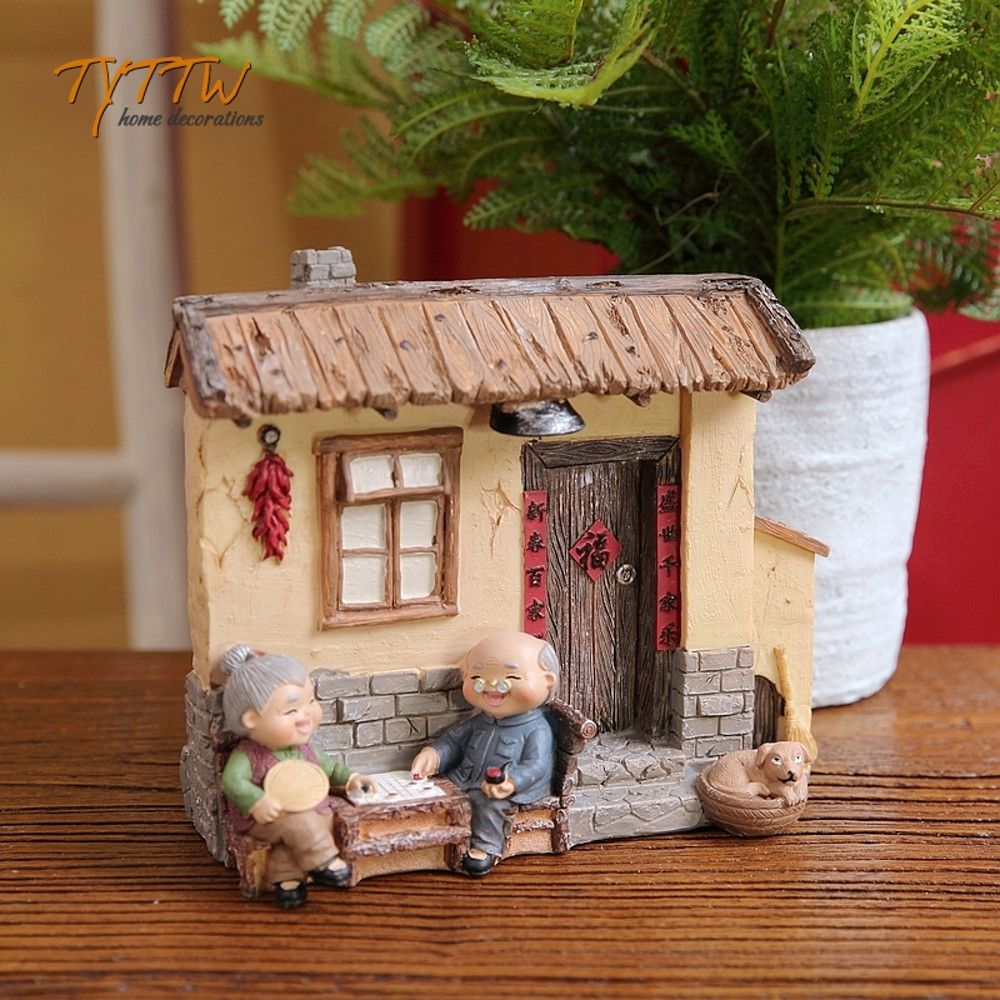 Resin Happy Old Couple Home Decor, Old Father and Mother Figurine, Grand Parents Wedding Anniversary Gifts