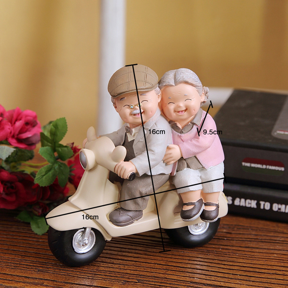 Resin Happy Old Couple Home Decor, Old Father and Mother Figurine, Grand Parents Wedding Anniversary Gifts
