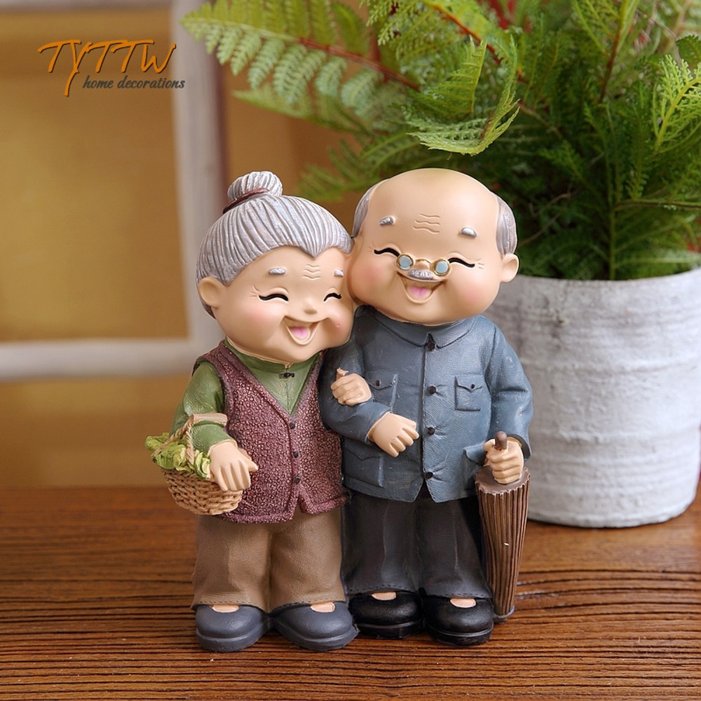 Resin Happy Old Couple Home Decor, Old Father and Mother Figurine, Grand Parents Wedding Anniversary Gifts