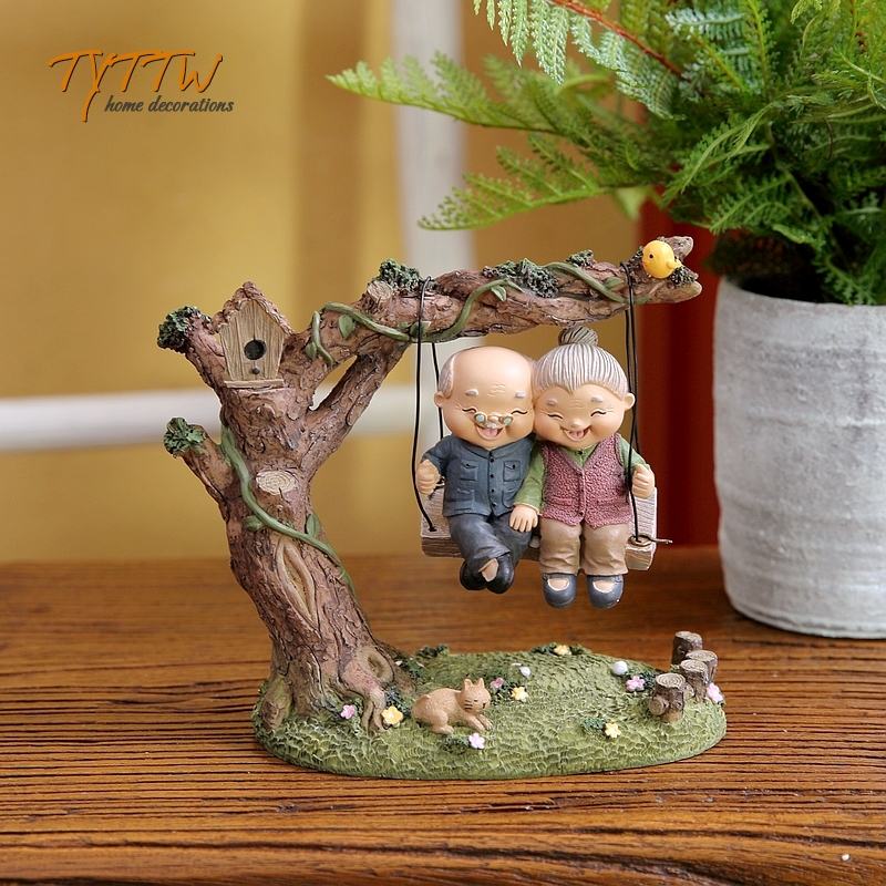 Resin Happy Old Couple Home Decor, Old Father and Mother Figurine, Grand Parents Wedding Anniversary Gifts