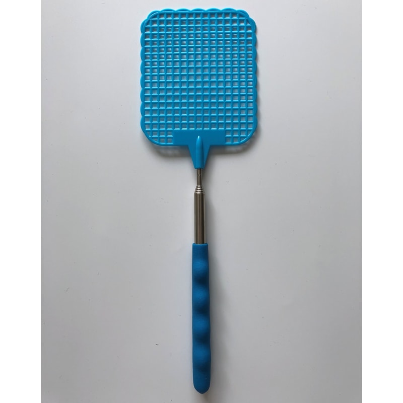 Adjustable Long Handle Fly Swatter For Easy Indoor Outdoor Pest Control 3
