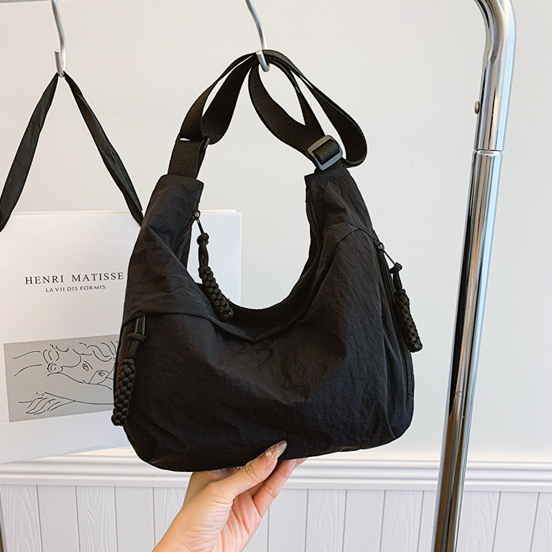 Minimalist Dumpling Shoulder Bag Chic Large Capacity Tote Bag For Women 4