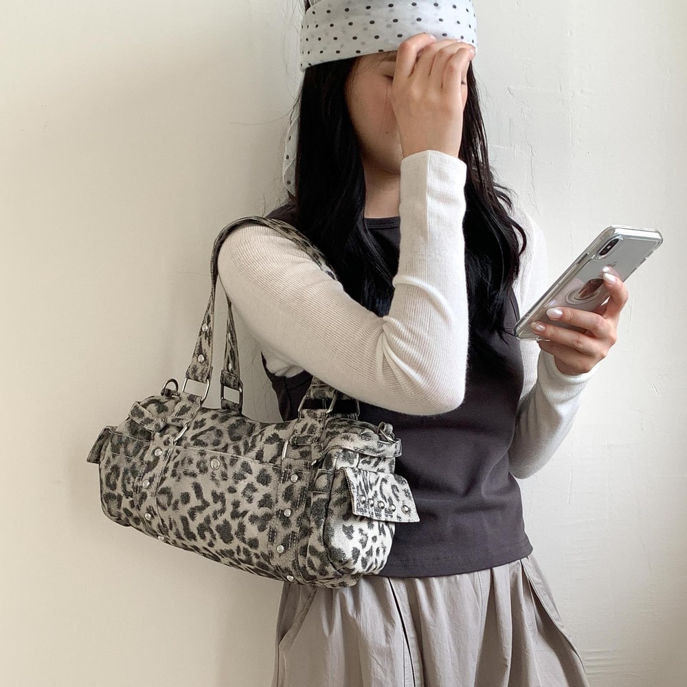 Vintage Leopard Rivet Motorcycle Barrel Messenger Bag Stylish Womens Leopard Shoulder Bag 1