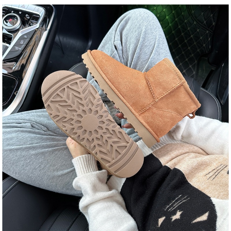 Winter Thick and Warm Boots for Women and Men, Real Leather and Fur, Mens and Women's Sheepskin and Wool Integrated