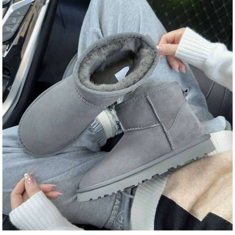 Winter Thick and Warm Boots for Women and Men, Real Leather and Fur, Mens and Women's Sheepskin and Wool Integrated