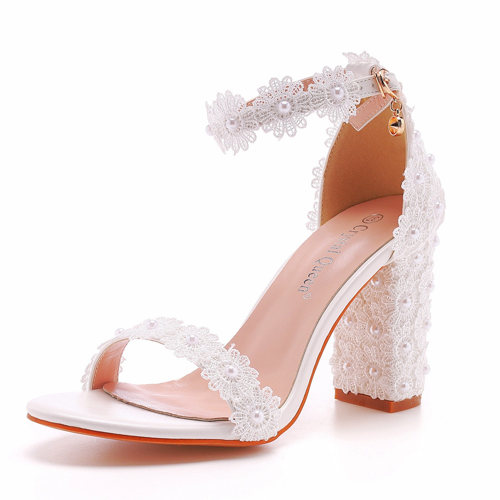 Elegant Crystal Queen Wedding Shoes for Bride, White Lace Pearl Design High Heels for Timeless Bridal Style