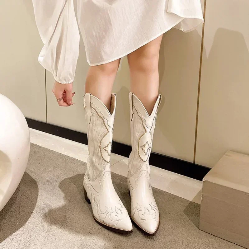 Embroidered Vintage Square Head Thick Heel Cowboy Boot For Women Stylish Autumn Western Cowboy Boot 1