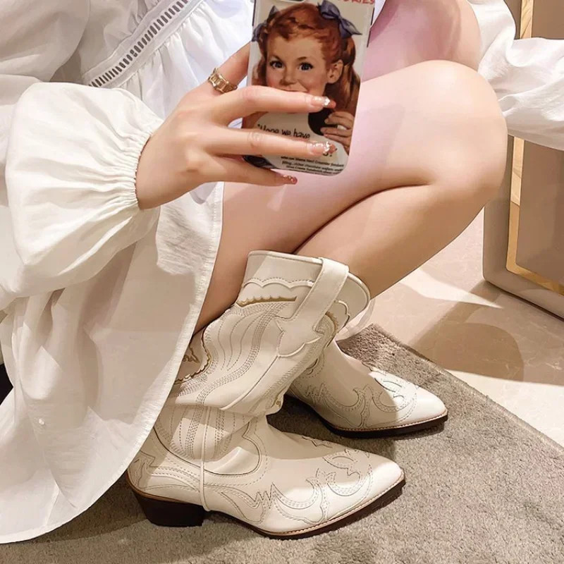 Embroidered Vintage Square Head Thick Heel Cowboy Boot For Women Stylish Autumn Western Cowboy Boot 2