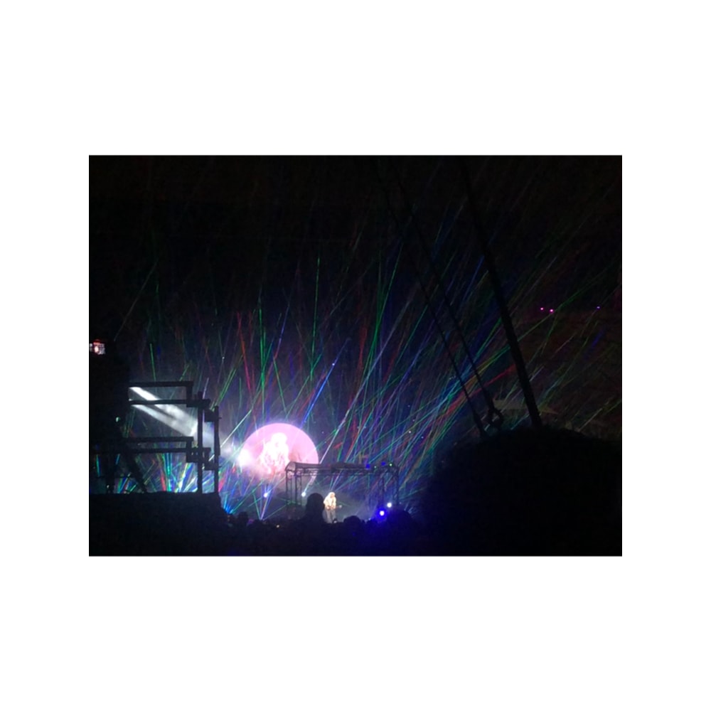 Queen Live! but its raining. Premium Scoop .png