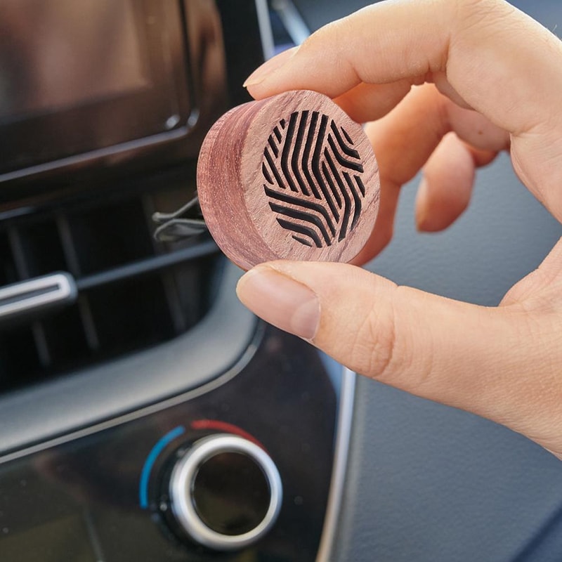 Wooden Car Diffuser Rosewood Carved Car Aromatherapy Auto Exquisite Car Air Freshener Clip Decorati 0