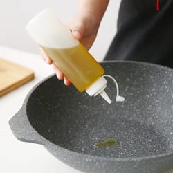 condiment squeeze bottles for salad sauce, mustard, mayo, olive oil storage, kitchen supplies