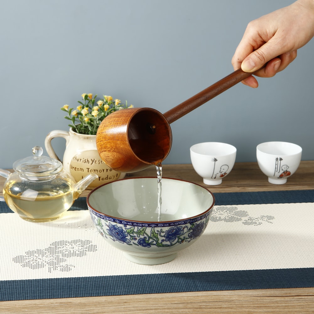 Natural Wooden Bath Spoon with Long Handle, Water Ladle for Home Use