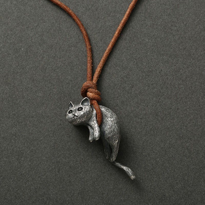 Creative Cat Pendant Necklace for Couples Personalized Jewelry Gift for Cat Lovers Unique Design for Women Men