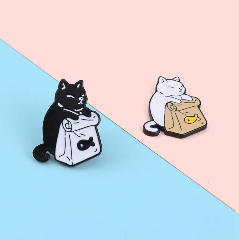 Cute Black White Cat Brooch Charming Cartoon Lapel Pin, Animal Jewelry Gift for Clothing and Backpack Accessories