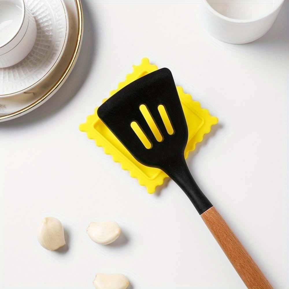 Cartoon Biscuit-Shaped Soup Spoon Rest Heat-Resistant Silicone Mat for Kitchen, Anti-Scalding and Easy-to-Clean Gadget