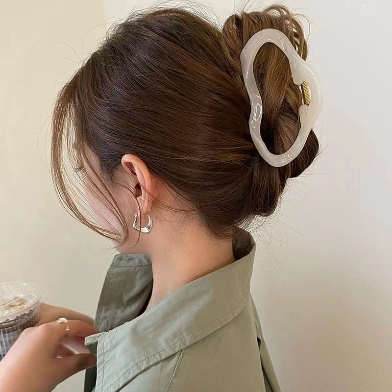 Cloud Shape Hollow Hair Claw Clip For Women Strong Hold Large Aesthetic Hair Accessory 1