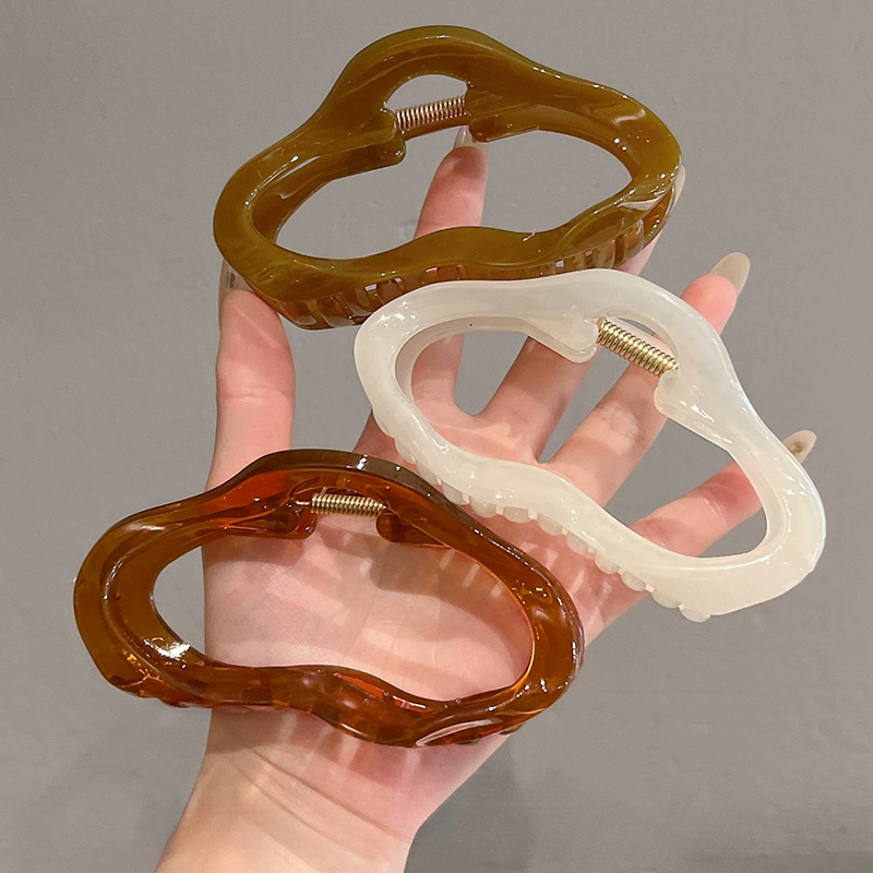 Cloud Shape Hollow Hair Claw Clip For Women Strong Hold Large Aesthetic Hair Accessory 3