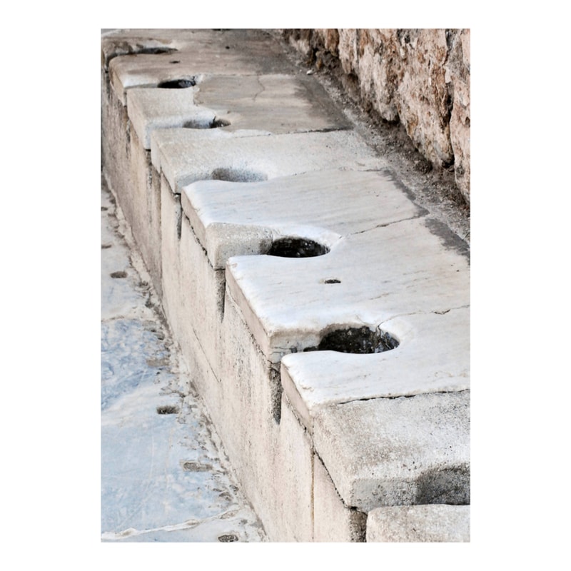 Latriana, Ancient Roman Lavatory In Ephesus Turkiye .png