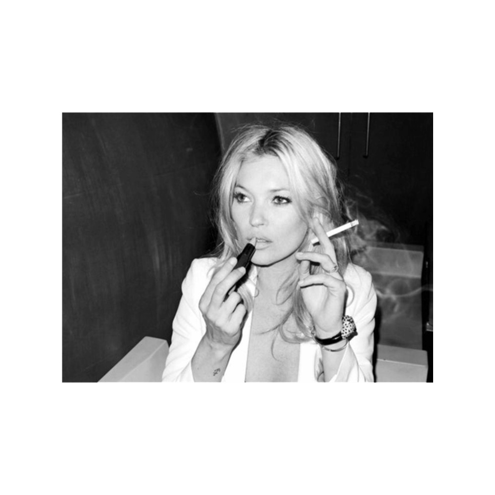 Smoking Kate Moss Retro        .png