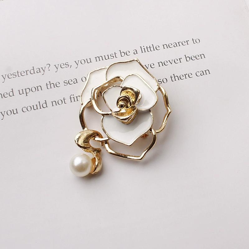 Creative Metal Brooches Stylish Camellia Imitation Pearl Women Pins Event Gifts Funny Luxury Decora 5