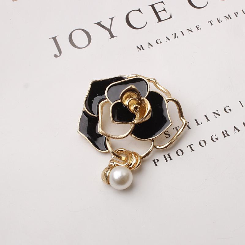 Creative Metal Brooches Stylish Camellia Imitation Pearl Women Pins Event Gifts Funny Luxury Decora 6