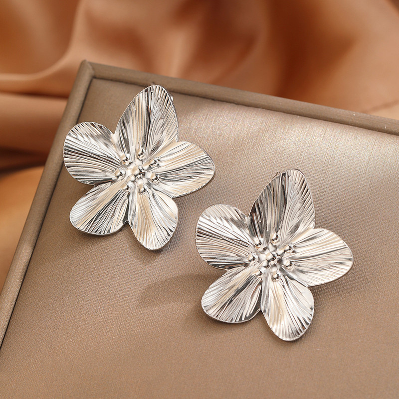 Gold Color Stainless Steel Flower Stud Earrings for Women, Vintage Metal Earrings for Girls, Trendy Daily Wear Jewelry