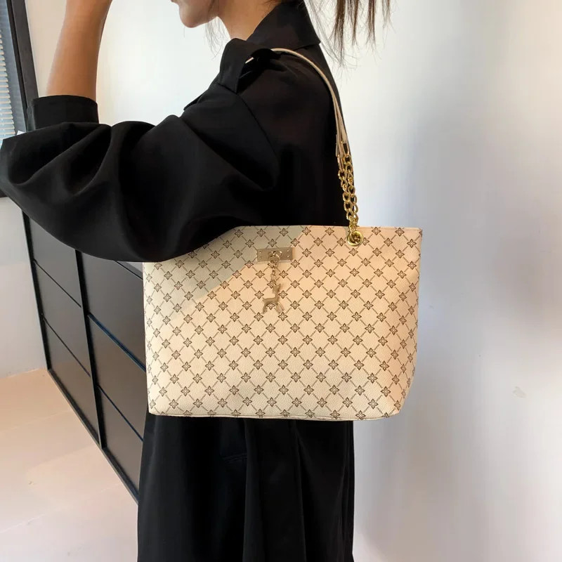 Fashion Largecapacity Shoulder Bag PU Leather Travel Handbag Retro Tote For Women Summer Work And S 1