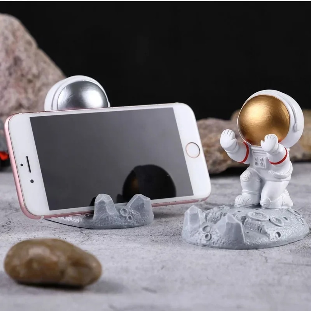 Resin Spaceman Bracket Office Desk Decoration Nordic Astronaut Mobile Phone Holder 3