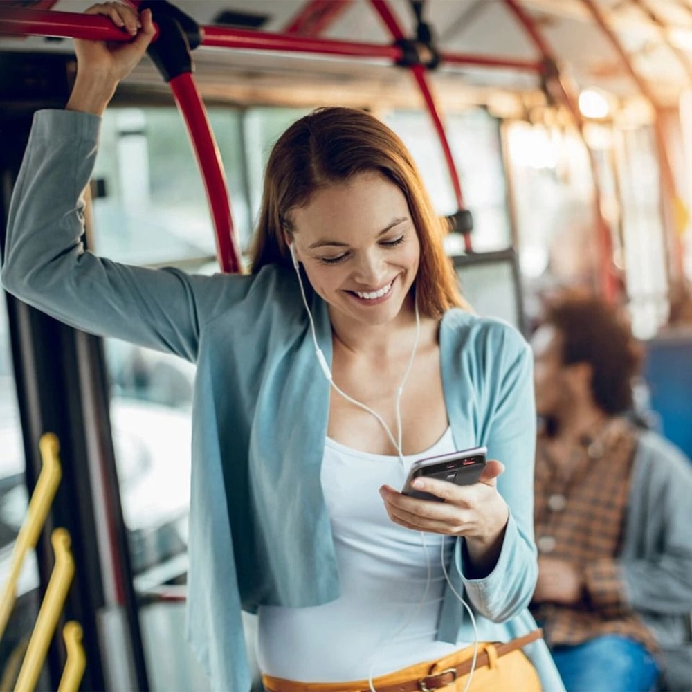 Magnetic Wireless Charger Battery Pack Fast Charging Power Bank BuiltIn Cable Dual USBTypeC Outputs