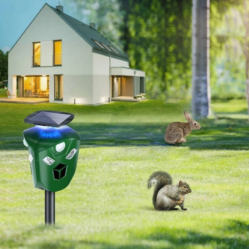 Solar Ultrasonic Animal Repeller Motion Sensor USB Cat Skunk Deer And Wildlife Repellent For Garden 4