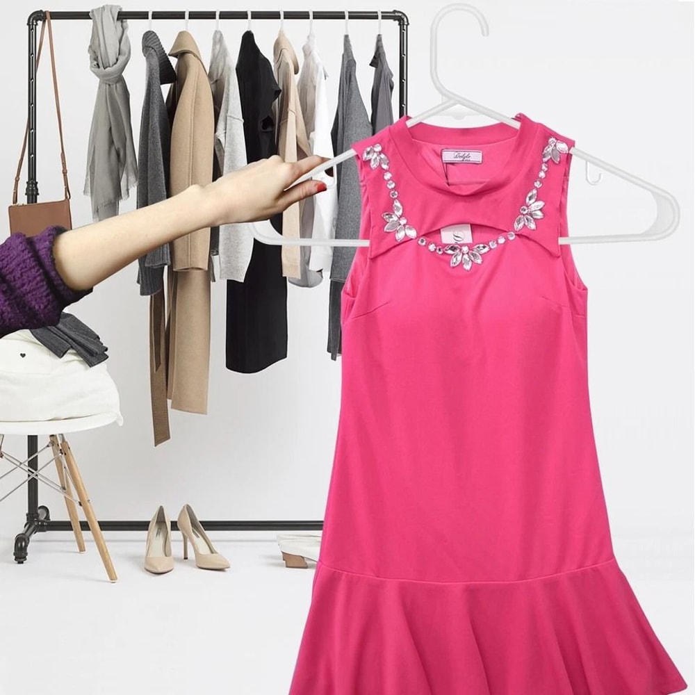 Durable Plastic Clothes Hangers Space Saving With Hooks 8