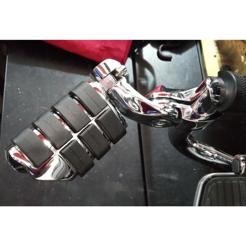 Premium Chrome Touring Highway Foot Pegs For Harley Road King Street Glide Crash Bar Foot Pegs 4