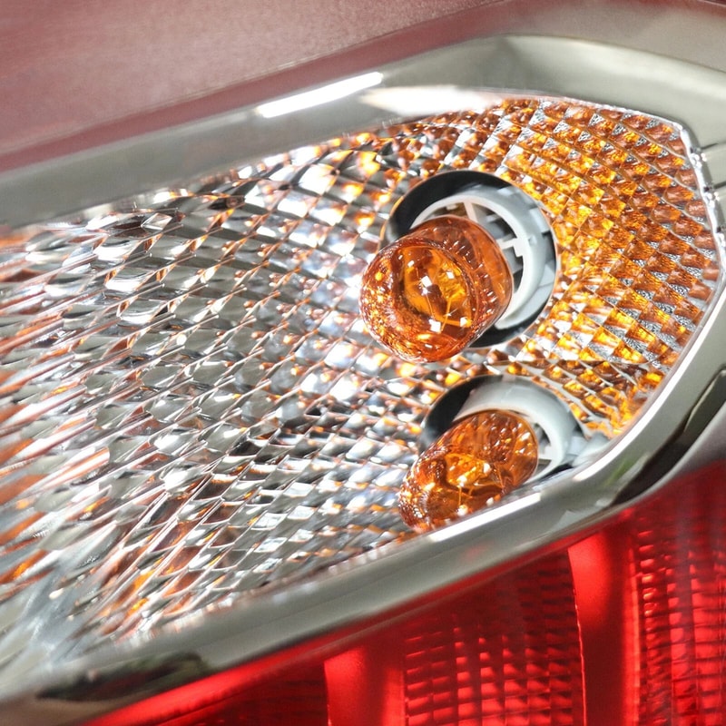 Ford Escape Right Outer Tail Light Assembly With Bulb 1