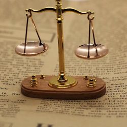 Exquisite Metal Antique Justice Scale Model for Stylish Home Decor and Delightful Gifts