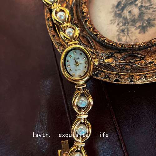 Women Timeless vintage pearl watch