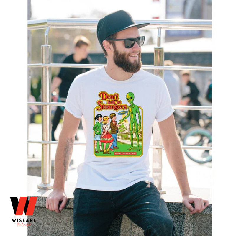 Vintage Alien With Human Dont Talk To Strangers Stranger Things Graphic Tee Gifts For Stranger Thin
