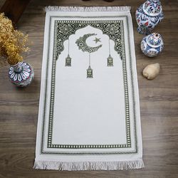 The Energy of the Crescent and Star: 68x110 cm Meditation Mat in the Harmony of Green and White!